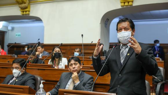 Germán Tacuri propone incrementar número de votos para aprobar proyectos de ley por insistencia. Foto: Congreso