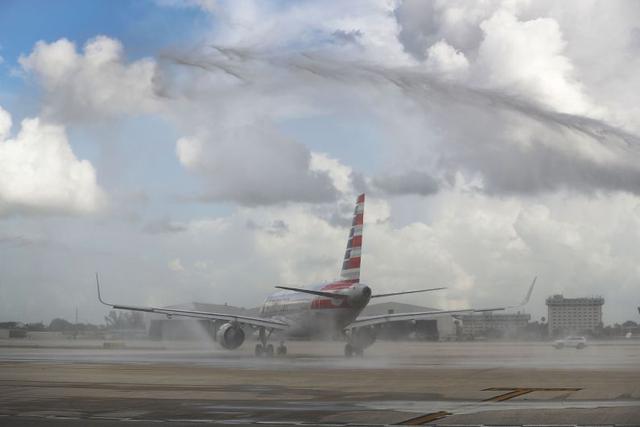 JetBlue fue la aerolínea que inauguró (el 31 de agosto) el primer vuelo comercial de Estados Unidos a Cuba desde 1961. Partió desde Fort Lauderdale, al norte de Miami en Florida, y llegó a Santa Clara, en el centro de la isla. (Foto: AFP)