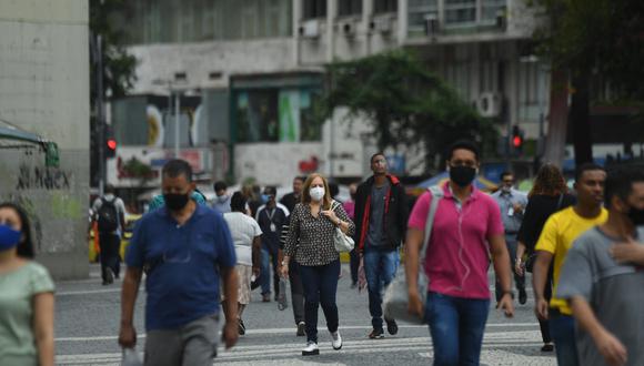 Al menos una decena de capitales brasileñas suspendieron en los últimos días total o parcialmente las tradicionales fiestas de “Réveillon” de año nuevo debido al temor de que aglomeraciones puedan generar un repunte en las infecciones de COVID-19. (Foto: AFP)