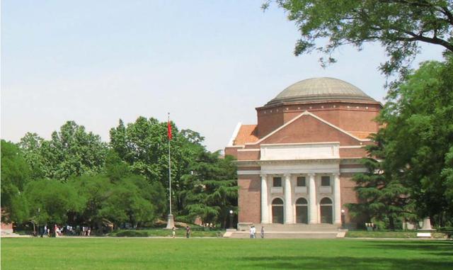 Universidad de Tsinghua. Esta institución es una de las nueve que pertenecen a la elitista Liga C9. Su puntuación es de 82,2.