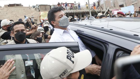 El lunes el mandatario Pedro Castillo atacó a los medios de comunicación y el martes se generó un cerco impidiendo a la prensa movilizarse, ahora se trata de un cierre de puertas| Foto: Jorge Cerdan / @photo.gec