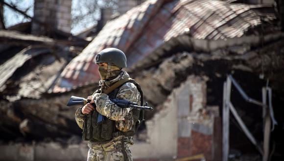 El ejército ruso también destruyó un depósito de armas cerca de Slavyansk, en la región de Donetsk, entre varias otras instalaciones militares que atacaron el lunes, señaló el Ministerio de Defensa ruso en un comunicado. (Foto de Alexander NEMENOV / AFP)