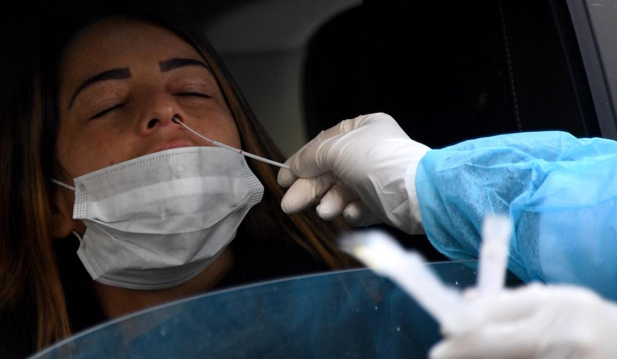 La farmacéutica Abbott anunció que las pruebas estarán disponibles la próxima semana para los centros sanitarios designados en Estados Unidos. (Foto: AFP)