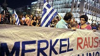 Griegos reciben a Angela Merkel en medio de disturbios