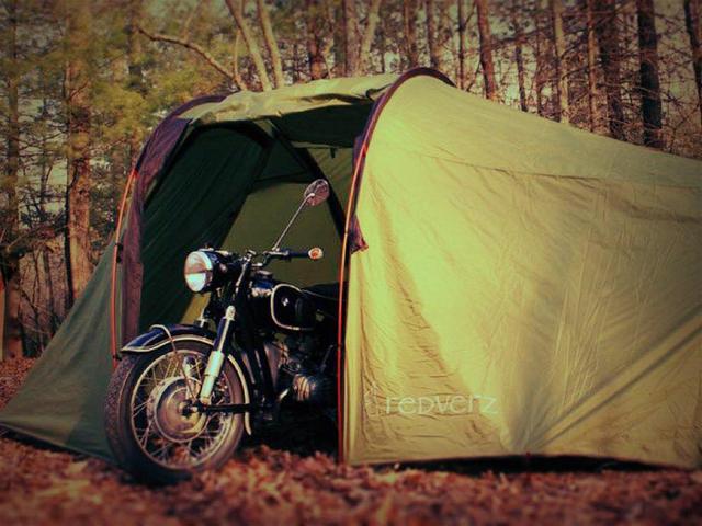 FOTO 1 | Para todos los que tienen una pasión por las motocicletas y para acampar, con la tienda de campaña Redverz Solo Expedition, podrás acampar y dormir al lado de tu motocicleta.