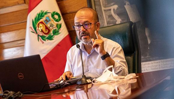 El ministro Víctor Zamora aseguró que las pruebas moleculares de coronavirus se pueden procesar, hasta ahora, en unos 16 laboratorios a nivel nacional. (Foto: Difusión)