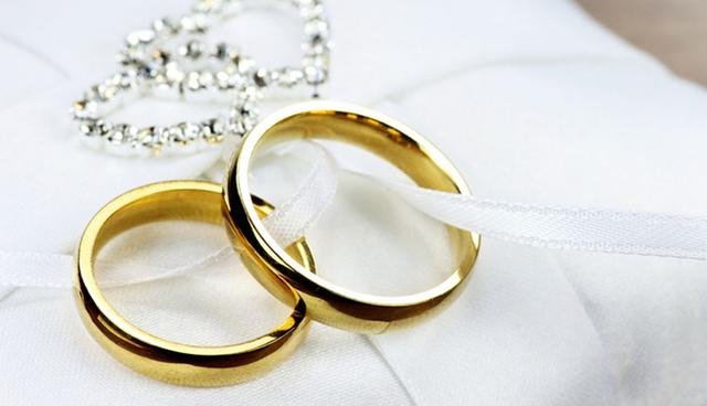 FOTO 23 | 23.- Cuánto cuesta casarse.
También el amor sale caro en estas épocas de la vida. Y el matrimonio normalmente nos cuesta una buena lana. Afortunadamente, según las mayoría, es un gasto que sólo hacemos una vez en la vida.