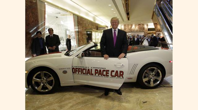 Chevrolet Camaro Indianapolis Pace Car 2011. En el 2011 Donald Trump debía conducir su Camaro Pace Car para la inauguración de la carrera de las 500 millas de Indianápolis. Desafortunadamente su agenda no le permitió llegar al evento. Solamente se produje