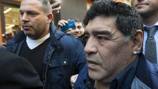 Enfurecido Maradona denuncia mafia tras reunión interrumpida en AFA