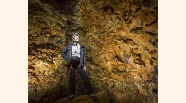 Volcán Thrihnukagigur, Islandia. Los que disfruten de la aventura extrema deben visitar el volcán Thrihnukagigur, que lleva inactivo 4,000 años. Está abierto al público desde mediados de junio hasta finales de julio y los visitantes pueden descender 120 m