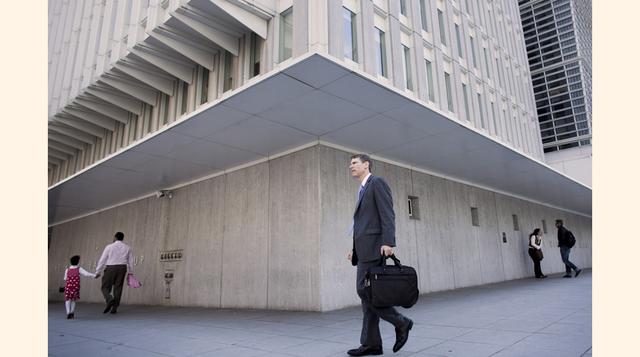 La inclusión también incluye el acceso a servicios financieros. Sin embargo, el Banco Mundial estima que 2,500 millones de personas en el mundo “no están bancarizadas”, no cuentan con cuentas de ahorro, préstamos, créditos y seguros. (Foto: Bloomberg)