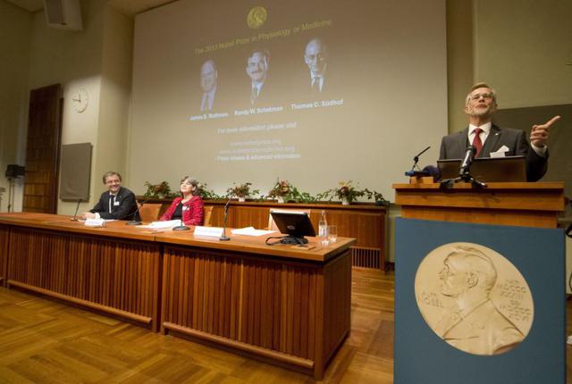 2013: James Rothman, Randy Schekman y Thomas Südhof (EEUU), por sus trabajos sobre los transportes intracelulares, que ayudan a conocer mejor enfermedades como la diabetes.
