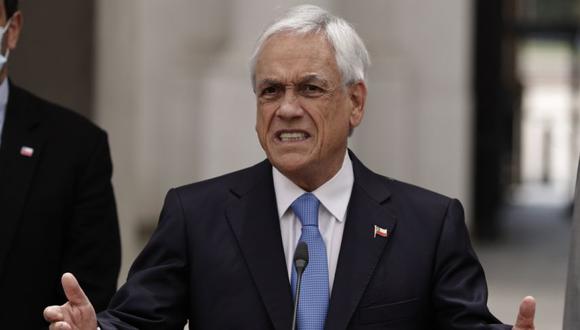 El presidente de Chile, Sebastián Piñera, ofrece una rueda de prensa en el Palacio de la Moneda, en Santiago (Chile). EFE/ Alberto Valdés