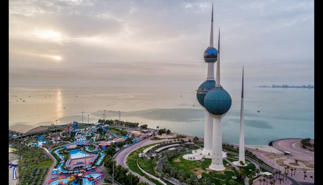 FOTO 13 | 3. KUWAIT. Población: 4,6 millones
Millonarios: el 11,8%

Kuwait es una monarquía constitucional con un sistema de gobierno parlamentario y su capital económica y política es la ciudad de Kuwait.

Por cada 100.000 hogares en Kuwait, seis poseen 100 millones de dólares o más.

El más rico de Kuwait es Fawzi Al-Kharafi, un magnate de los negocios con patrimonio neto de $1,2 mil millones, según Forbes.