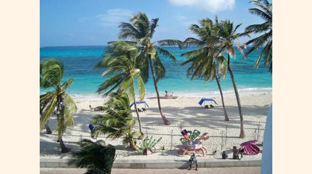 San Andrés, Departamento de San Andrés y Providencia. La isla de coral de San Andrés es un diverso ecosistema de arrecifes, géiseres, bosques y cayos. Sin mencionar que es perfecta para bucear, hacer snorkeling y explorar al aire libre. Este paraíso tiene