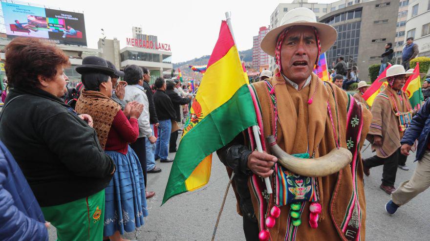 La ruptura entre Morales y una parte de la población indígena se remonta al 2011, cuando buscó avanzar un proyecto para construir una carretera que partía en dos la reserva natural Tipnis sin consultar a los indígenas que la habitan. (Fuente: EFE/Martin Alipaz)