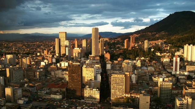 Colombia. Su denominación surge como homenaje al explorador y navegante Cristóbal Colón, que encabezó la primera expedición española que llegó a América en 1492. El país responde a este nombre desde hace 153 años. Anteriormente fue llamado Nueva Granada y