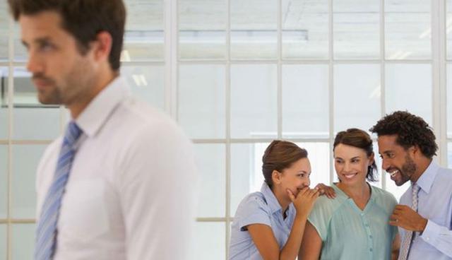 Foto 2 | SI PUEDES, EVITA LAS PELEAS. Una cosa es estar preparado para la batalla y otra exponerte a los pleitos. Si puedes evitar la convivencia con aquellos personajes que sabes conflictivos. Trata de no engancharte en discusiones inútiles y elige bien las batallas que librarás. Pero de nuevo: no permitas que nadie transgreda la línea del respeto que mereces. (Foto: entrepreneur)