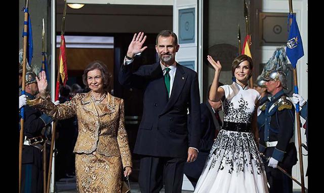 FOTO 10 | Felipe VI y familia, España. La familia real española recibe 7.8 millones de euros del Estado. El patrimonio incluye ocho palacios, cinco residencias y diez monasterios y conventos. Algunos son públicos y otros están a disposición de la corona. 