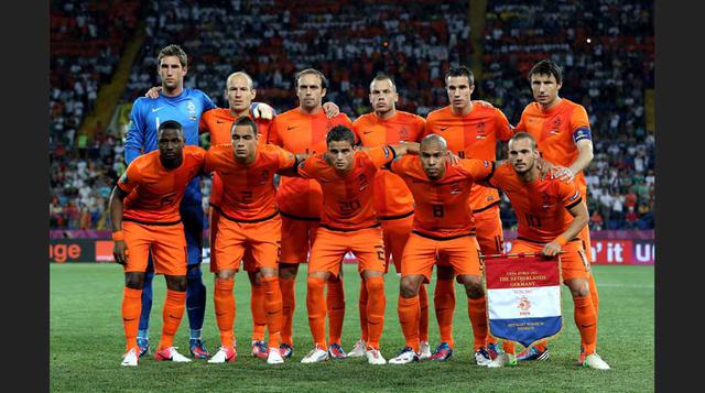 La selección de fútbol de los Países Bajos Nº 22. Su organización está a cargo de la Real Federación de Fútbol de los Países Bajos (Koninklijke Nederlandse Voetbalbond), perteneciente a la UEFA. A menudo se la cita también, erróneamente, como la selección