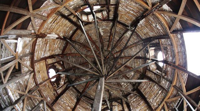 La empresa Arte Express trabaja minuciosamente para restaurar la cúpula principal del edificio, que tendrá 58 estacionamientos y siete depósitos distribuidos en 3 niveles de sótanos