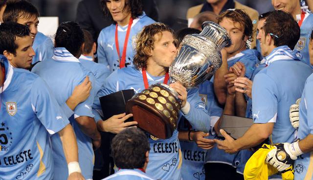 Argentina 2011: Uruguay |Uruguay revalidó el gran mundial que hizo en Sudáfrica 2010 levantando la Copa América de 2011. La figura de este equipo fue Diego Forlán, quien en la final le marcó dos goles a Paraguay.  (AFP)