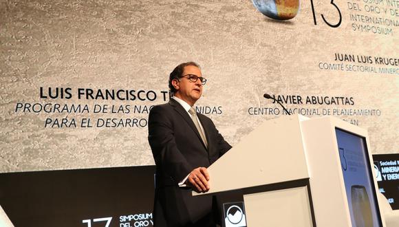 Ministro de Energía y Minas, Francisco Ísmodes, en el “Simposium del Oro y la Plata” .
