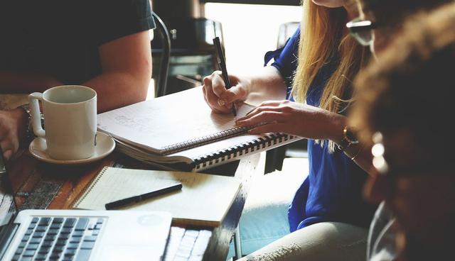 FOTO 7 | 7. Crea súper empleados con información 

Los datos no solamente son una herramienta de análisis para tomar decisiones, sino que representan la base para la automatización -expresó Pedro Moneo, editor de Harvard Business Review en español-. (Foto: Difusión)