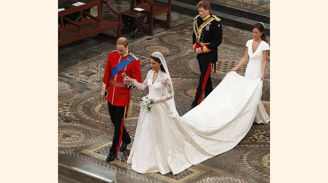 Duques de Cambridge: Kate y William daban el sí quiero en 2011, y Londres era un plató desde donde se retransmitiría a todo el mundo. Limpieza y seguridad, junto a alardes reales, costaron 23 millones de euros, siendo unos de los enlaces más recordados de