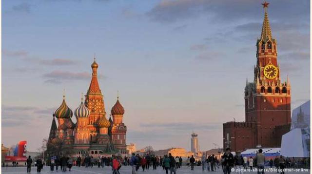 Rusia. Alrededor de 31.3 millones de viajeros visitaron la tierra de Tolstoi y Dostoievski en el último año. Una visita no basta para conocer al país más grande del mundo. Moscú, con su Plaza Roja (foto), las “noches blancas” de San Petersburgo, o un viaj