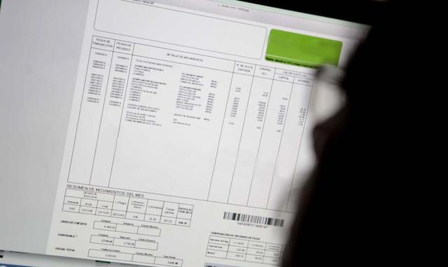 Solicite que le envíen el estado de cuenta de su tarjeta por correo electrónico, y no en físico. De esta forma, no le cobrarán la comisión por envío físico del estado de cuenta de su tarjeta. Para ello, basta con solicitarlo a la entidad financiera, ya se