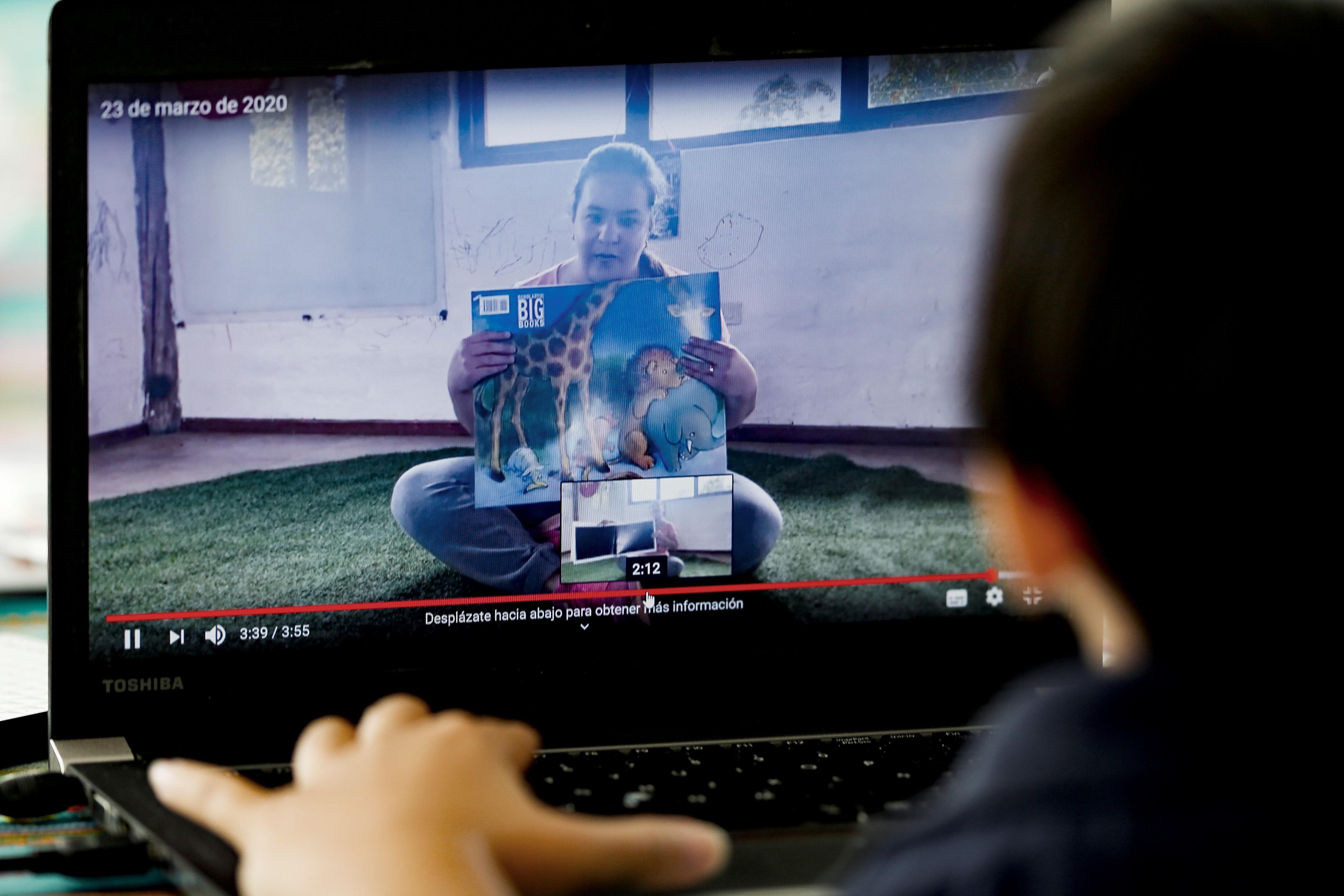 Educación. El gran problema es que solo el 39.3% de hogares en el país cuenta con acceso a Internet. (Foto:  EFE/ José Jácome)