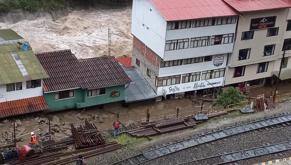 Suspenden temporalmente operaciones ferroviarias tras el huaico reportado en el distrito de Machu Picchu . (Foto: Indeci)