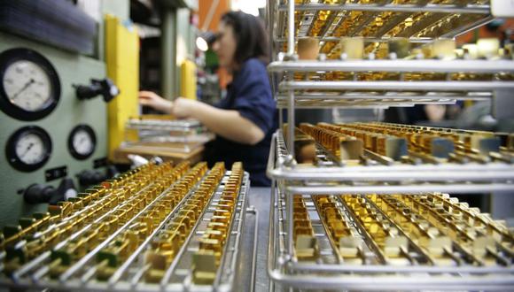 El metal dorado ha tocado los US$ 2,149.25 por onza a las 14.48 GMT, según datos de Bloomberg. Foto: SEBASTIAN DERUNGS / AFP