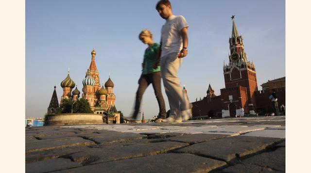 Desde su acceso al poder, Gorbachov inicia un amplio programa de reformas, la perestroika, destinado a enfrentar la caída del precio del petróleo, la penuria crónica de bienes de consumo y el incremento de la deuda estatal. (Foto: Bloomberg)