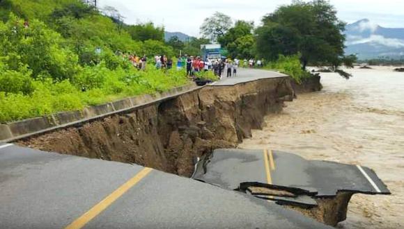 Carretera rota en Canchaque por quebrada, Piura, sucedido hace una semana.