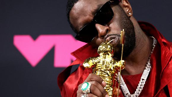 Diddy poses with the Global Icon Award at the 2023 MTV Video Music Awards at the Prudential Center in Newark, New Jersey, U.S., September 12, 2023. REUTERS/Andrew Kelly     TPX IMAGES OF THE DAY