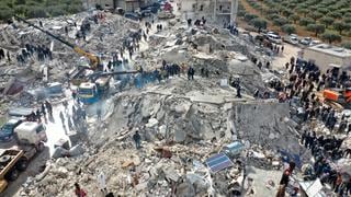 Más de 1,500 muertos por el terremoto: al menos 912 en Turquía y 592 en Siria