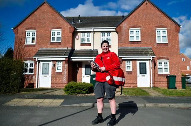 FOTO 7 | 7. A nivel mundial, la mayoría de las mujeres empleadas dice que su salario es una contribución importante al ingreso del hogar (30%) 0 es la fuente principal (26%). Sin embargo los hombres son todavía mas propensos a declarar que ellos proveen la fuente principal de ingresos dentro del hogar.  (Foto: Reuters)
