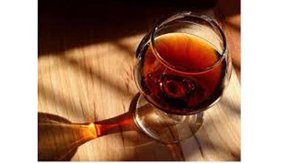La medida también afecta la comercialización del brandy armenio en el mercado local, donde no podrá denominarse “coñac” ya desde el 2032.