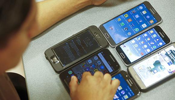El bloqueo de equipos móviles con IMEI inválidos busca combatir el comercio ilegal de celulares. (Foto: GEC)<br>