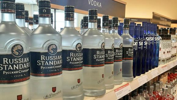 Botellas de Russian Standard Vodka en una tienda LCBO en Ottawa, Ontario, Canadá. (Foto: REUTERS/Patrick Doyle).