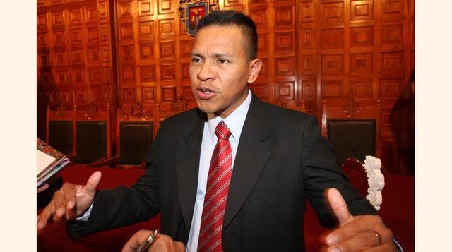 Miguel Hilario Escobar es el candidato a la Presidencia por Progresando Perú. Manuel Ponce Ayala y Silvia Pareja García son los candidatos a las vicepresidencias.