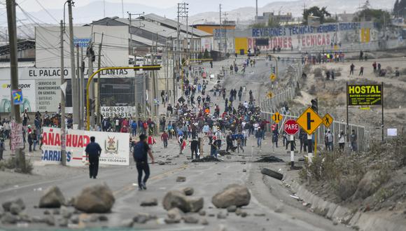 Manifestantes bloquearon carreteras, intentaron tomar aeropuertos. (Foto de Diego Ramos / AFP)