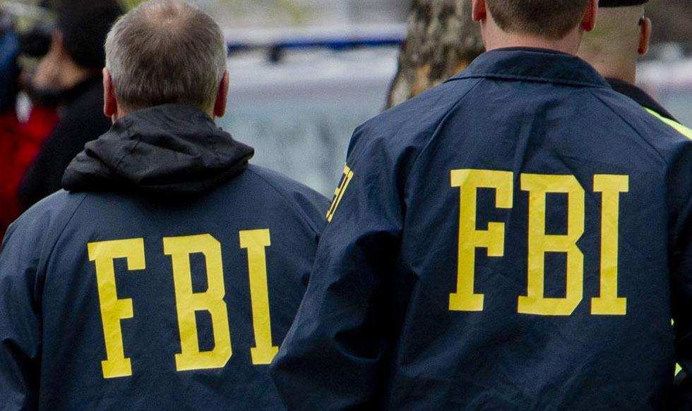 Foto  5 | Administración: La mayoría de las agencias federales verían sus efectivos reducidos, lo que provocaría demoras en la recaudación y reembolso del impuesto a las ganancias, en las autorizaciones de comercialización de medicamentos, en los préstamos públicos a pequeñas y medianas empresas, en el seguro público para compradores de bienes raíces, en las solicitudes de atención para ex soldados. (Foto de dinero o de una agencia federal como el FBI u otra)