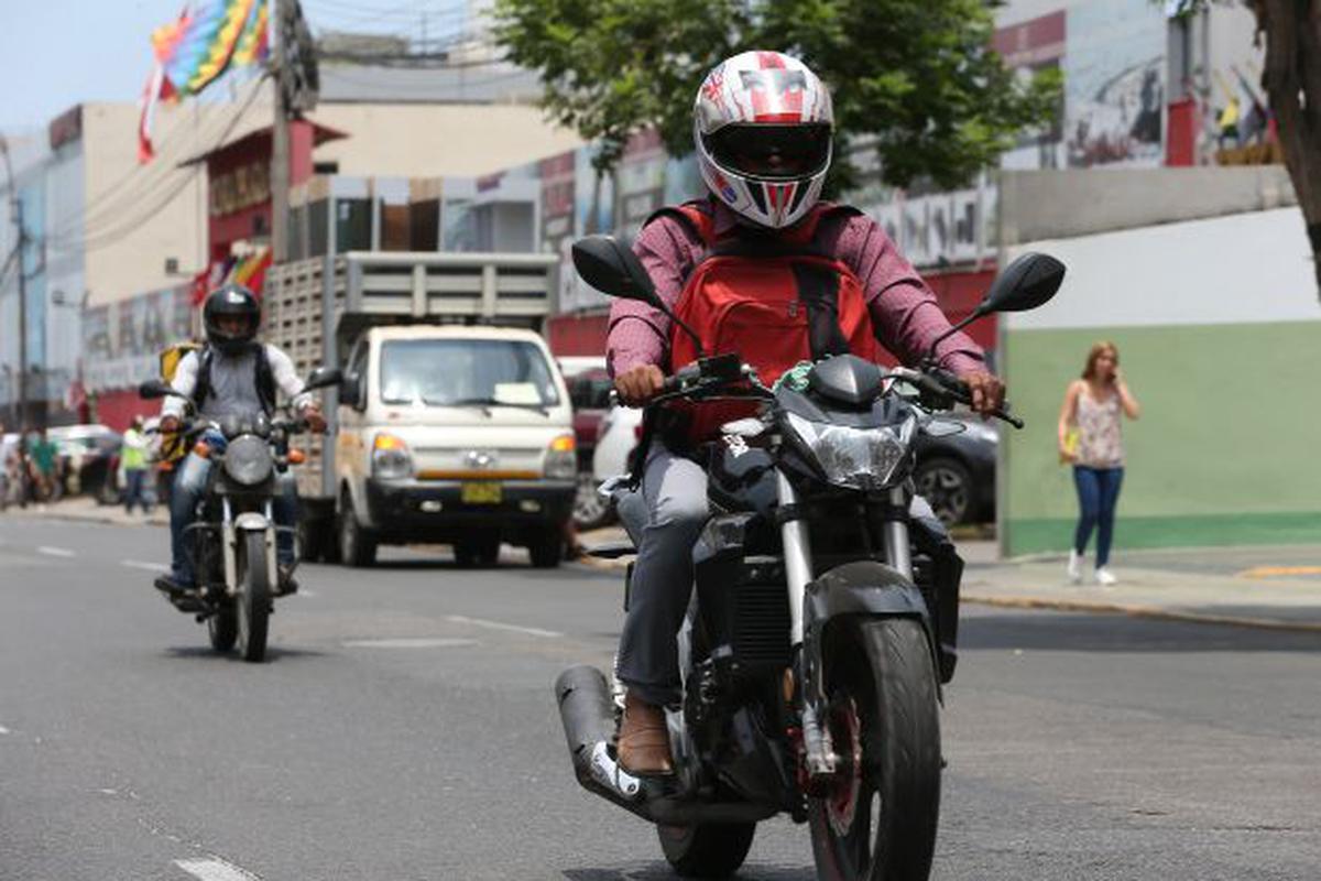 Motociclistas protestan en el Campo de Marte contra norma que prohíbe a dos  personas viajar en moto lineal | RMMN | PERU | GESTIÓN