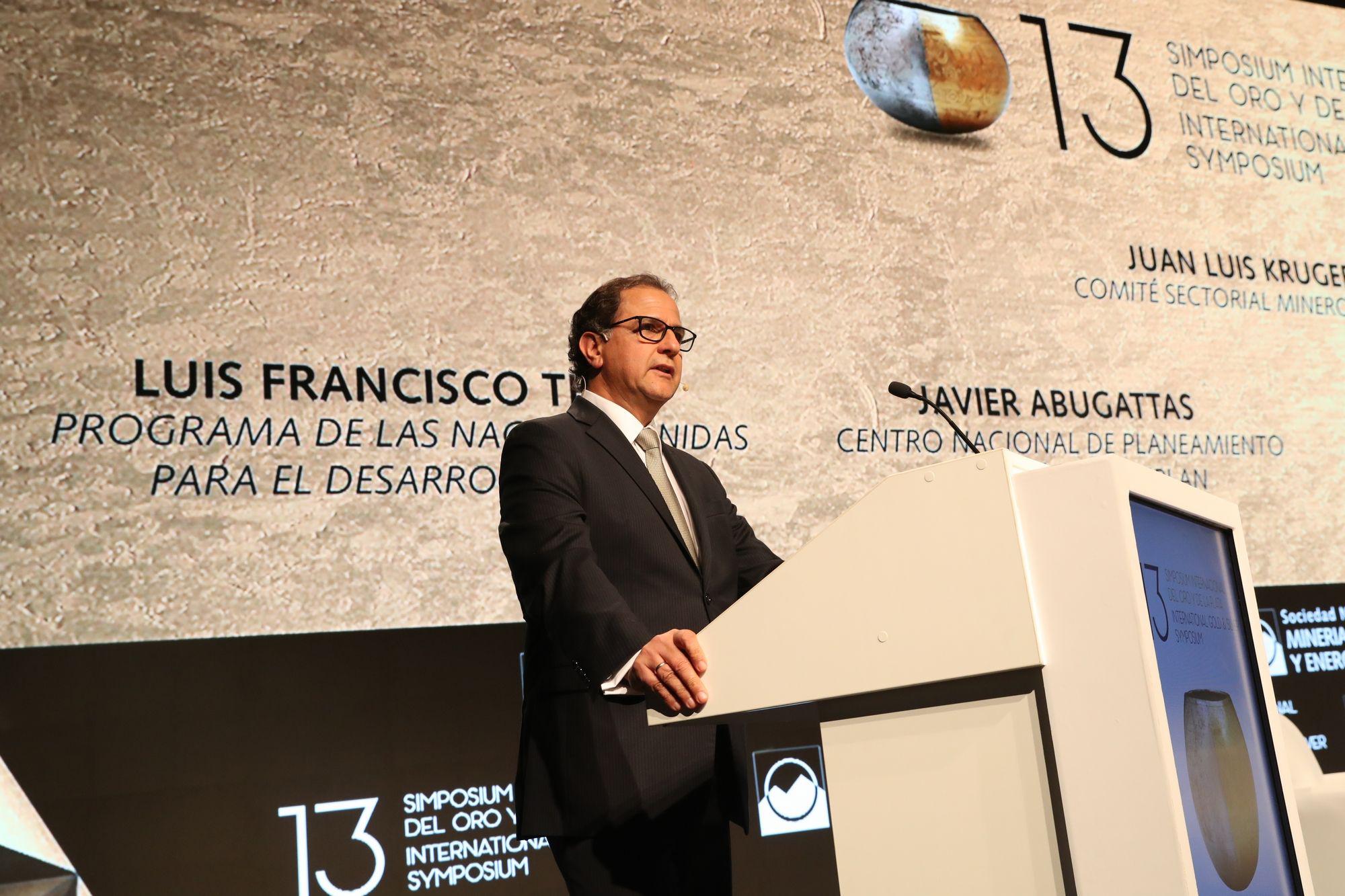 Ministro de Energía y Minas, Francisco Ísmodes, en el “Simposium del Oro y la Plata” .