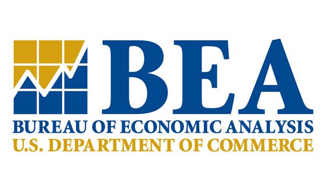 FOTO 3 | 3. Bienes raíces
Según BEA.gov, en 2017, el sector de bienes raíces fue responsable del 13.4 por ciento de los 2.6 mil millones de dólares del PIB en Estados Unidos. Eso es mucho más que cualquier otra industria, incluyendo la de manufactura con 2.2 trillones. El sector de bienes raíces cubre un gran número de segmentos de mercado, incluyendo industrias comerciales como construcción y rentas, o en sectores residenciales con el consumo de casas. La parte de construcción en sí misma contribuyó a la economía de Estados Unidos con más de un trillón de dólares, mientras que la de renta de departamentos tuvo un valor neto de 1.4 trillones de dólares.

La industria de bienes raíces proporciona un gran mercado de oportunidades. Como ejemplo de la Inteligencia Artificial en este espacio está Compass, una startup que usa la AI para conectar compradores potenciales con propiedades que reúnan los requisitos que están buscando. Aunque hay muchos sitios web que ofrecen algo similar, Compass perfeccionó el arte de hacerlo rompiendo el molde y destacando. Según un representante de SoftBank Visión Fund, mismo que invirtió 450 millones de dólares en Compass, está muy bien posesionado para un crecimiento a futuro construyendo “una plataforma diferenciada que agrega diversos flujos de datos para ayudar a los agentes y a los compradores potenciales a través de todo el proceso.”