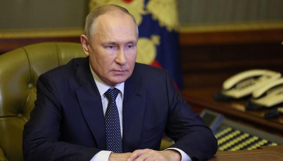 El presidente ruso Vladimir Putin preside una reunión del Consejo de Seguridad a través de un enlace de video en San Petersburgo el 10 de octubre de 2022. (Foto de Gavriil GRIGOROV / SPUTNIK / AFP)