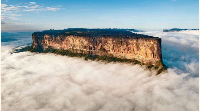 Mount Roraima (Venezuela). La mejor forma de explicar qué es un tepui es mostrar una foto de esta formación geológica. Esta meseta alisada por la erosión sirvió de inspiración a Sir Arthur Conan Doyle para su mundo perdido.
